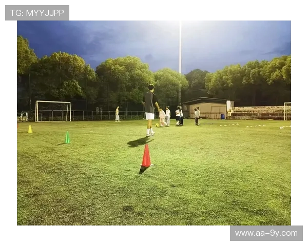 足球少年成长路上的启航 教练如何打造未来之星的训练秘籍